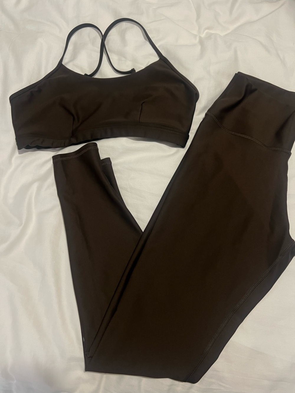 Alo Yoga Stylish Brown Activewear Set - Sports Bra & High-Waist Leggings